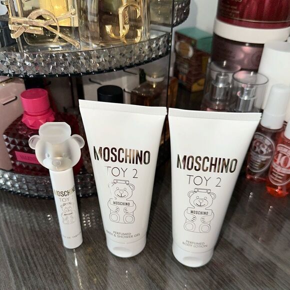 Moschino Limited Edition Holiday Duffel Bag TOY 2 TRAVEL SPRAY LOTION SHOWER GEL - Picture 9 of 9